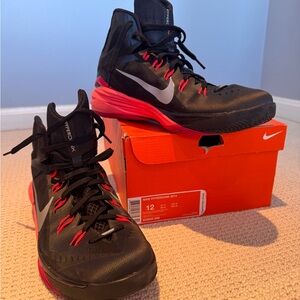 Nike Hyperdunk 2014 — Black/Metallic Silver, Men’s Size 12 — Good Condition